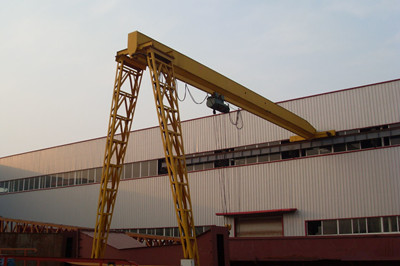 斜齒輪減速機(jī)用于BMH型葫蘆半門式起重機(jī) 斜齒輪減速機(jī)用于BMH型葫蘆半門式起重機(jī)