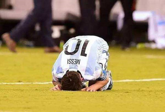 梅西發(fā)失點(diǎn)球