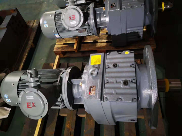 R97斜齒輪減速機(jī)配防爆電機(jī)