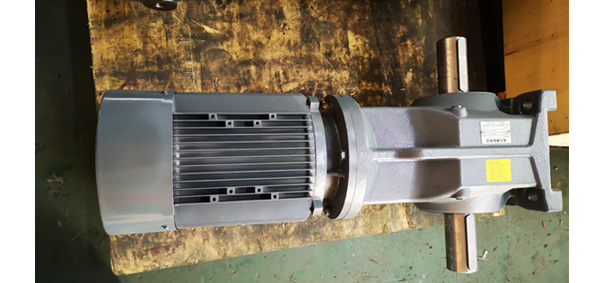 雙出軸減速機(jī),雙軸輸出減速機(jī)，立式減速機(jī)