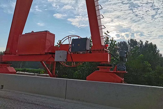 K系列直交軸減速機應(yīng)用在輪胎式起重機上.jpg K系列直交軸減速機應(yīng)用在輪胎式起重機上.jpg