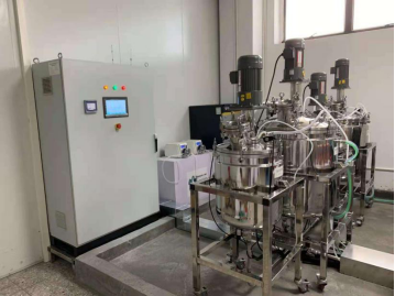 GV立式齒輪減速電機應用在反應釜攪拌機上.jpg GV立式齒輪減速電機應用在反應釜攪拌機上.jpg