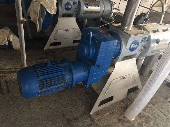 平行軸斜齒輪減速機應用在螺旋壓榨機上.jpg 平行軸斜齒輪減速機應用在螺旋壓榨機上.jpg