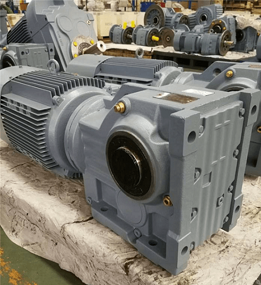 東北客定5臺(tái)K167斜齒輪硬齒面減速機(jī) .jpg