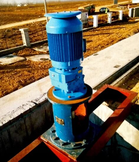 水處理設(shè)備上應(yīng)用邁傳R系列斜齒輪減速機(jī)  .jpg