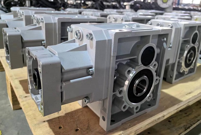 邁傳準雙曲面減速機KM502系列的應用---卷揚機.jpg 邁傳準雙曲面減速機KM502系列的應用---卷揚機.jpg